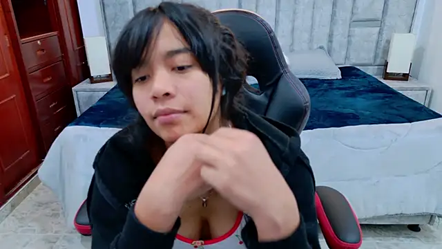 laureentt_ - Laureentt_'s free webcam - UK Sex Cams