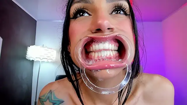 miss___evangeline - Miss___evangeline's free webcam - UK Sex Cams