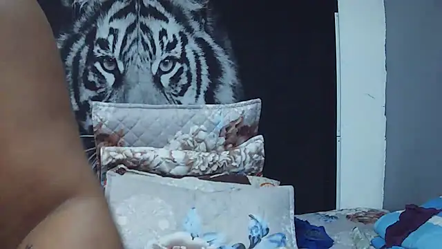 massiveboobsxxxx - MassiveBoobsxxxx's free webcam - UK Sex Cams