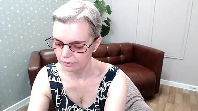 cutie_erikaa1 (F milf) - unzip the dress.