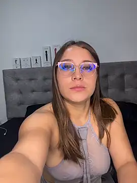 scarletvelvetx (F young) - Flash boobs! 🔥