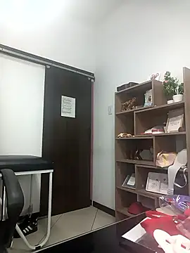 Webcam Model (valenlopezz_)  is live.Free join now!