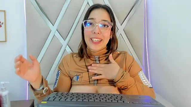 aniemorningstar - Aniemorningstar's free webcam - UK Sex Cams