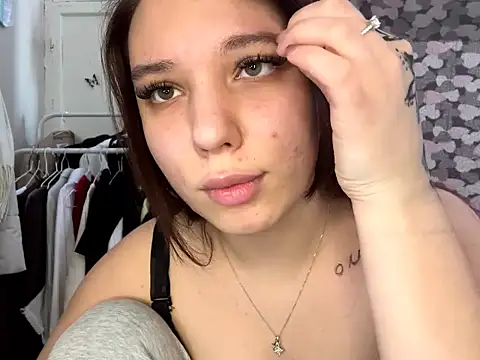 Mia_Brurherts webcam