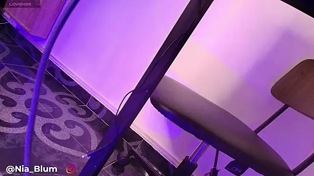 nia_blum - Nia_Blum's free webcam - UK Sex Cams