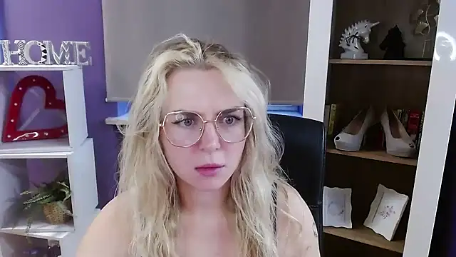 zoey_erotic - Zoey_Erotic's free webcam - UK Sex Cams