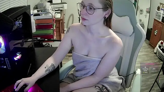 LilyFoxxx webcam