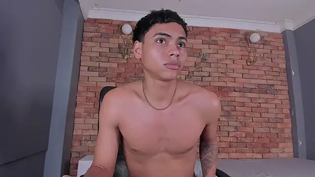 adam_piarse01 webcam