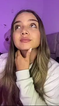 Webcam Model (AnnyLopezzz_)  is live.Free join now!