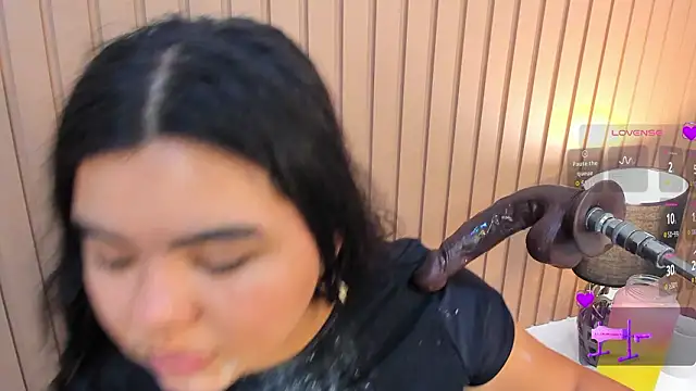 klhoe_boobs - Klhoe_boobs's free webcam - UK Sex Cams