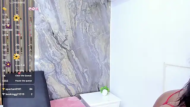 laurasaenz01 (Ask my age) - a good lover knows how to please a lady