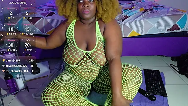 ebony_NeighborMoans webcam