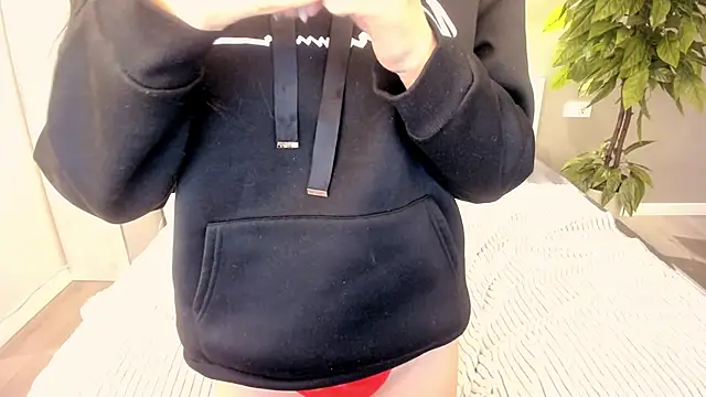 sunnygirll_ - SunnyGirll_'s free webcam - UK Sex Cams