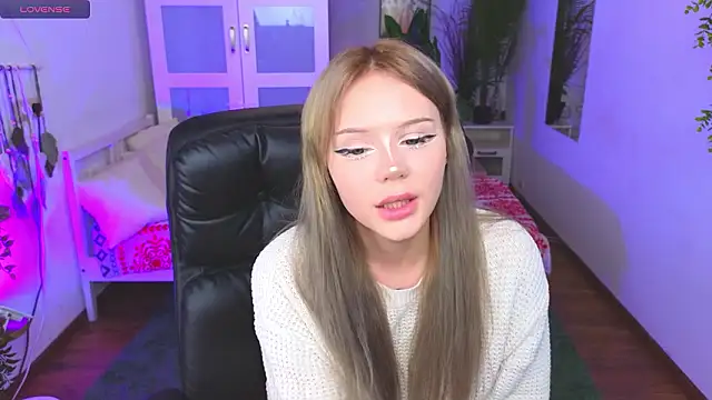 kitten_murray_ (F teen) - show belly