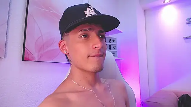 mateomitchell (M twink) - show hard cock