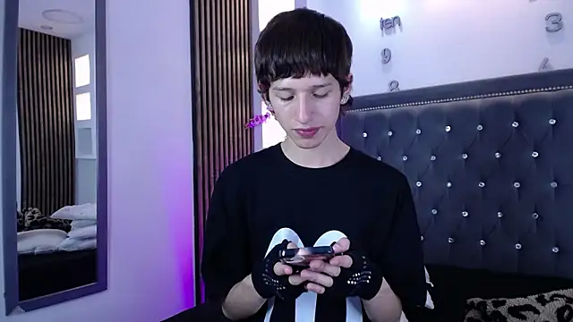 emo_boy_ (M twink) - show my ass