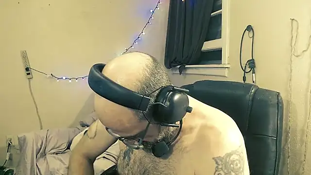 mrbiggintx - MrBigginTX's free webcam - UK Sex Cams