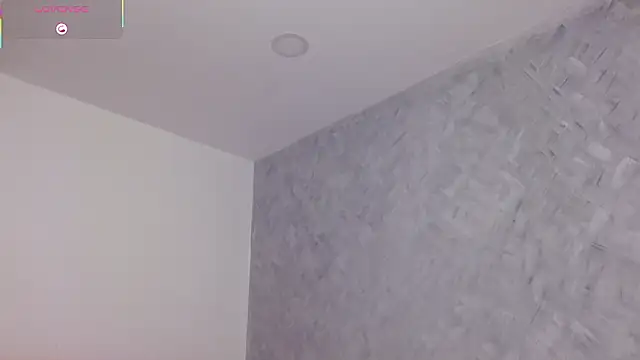 roxxi_2110 (F young) - milk in the face