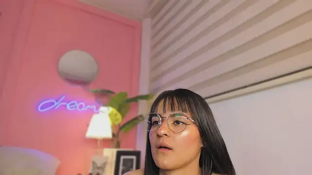 soysaraa - SoySaraa's free webcam - UK Sex Cams