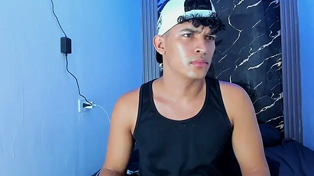 jamescurly00 - Jamescurly00's free webcam