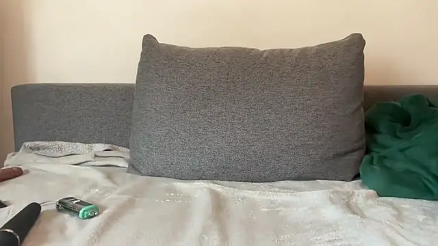 nanaisbackk's Live Sex Cam Show