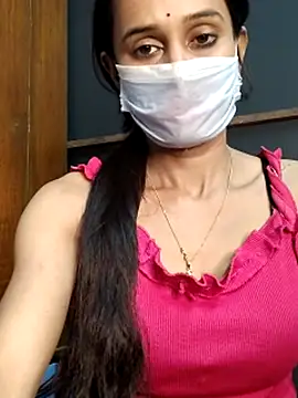 Webcam Model (Saharaa)  is live.Free join now!