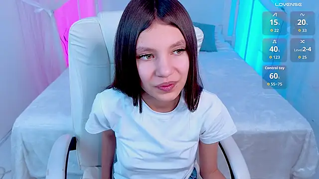 Little__Lunaa webcam