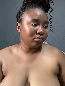 Webcam Model (MeekyCurvyAss)  is live.Free join now!