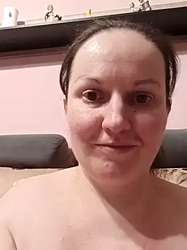 BustyLadyAlma webcam