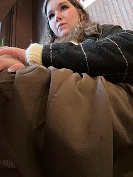 pumashyxd (F young) - SQUIRT IN THE CAFE UNDER TABLE