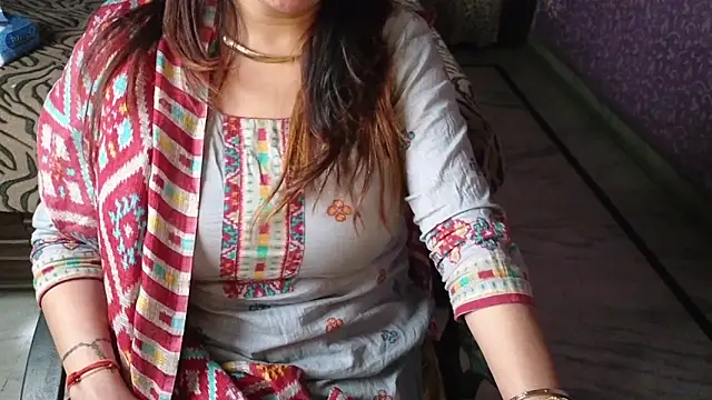 shylagill (F milf) - i love surprises