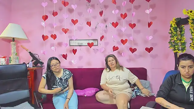 lesbiancuple - Lesbiancuple's free webcam - UK Sex Cams