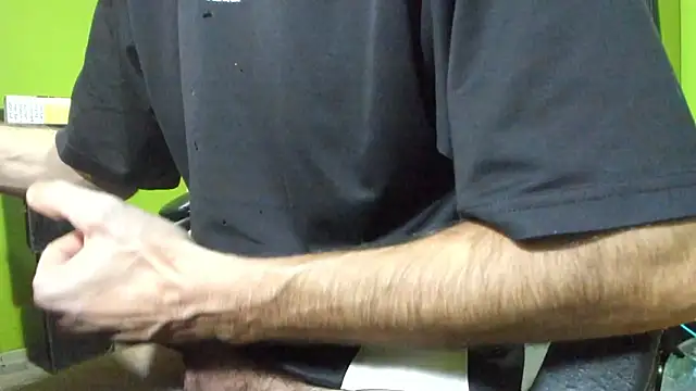 bigcumshoot (Ask my age) - Make me cum