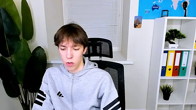 markbranston (M twink) - I am in boxers