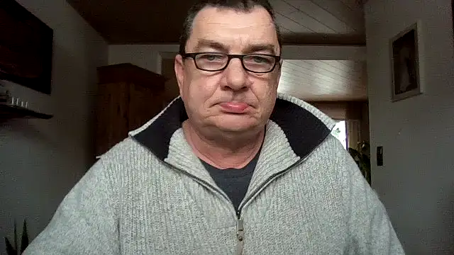 nobbie444 (M mature) - I shave my balls and cock