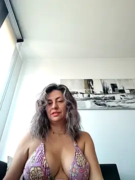 Webcam Model (Latiinvenushot)  is live.Free join now!