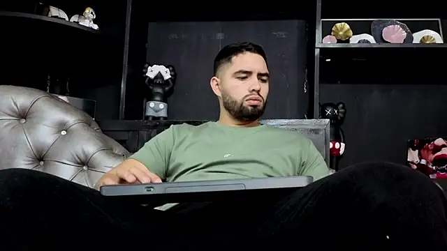 matteosantos - Matteosantos's free webcam - UK Sex Cams