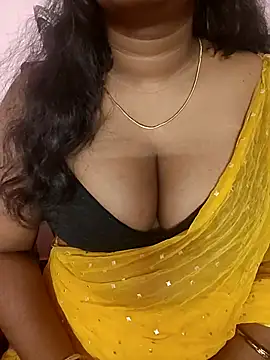 Webcam Model (Keerthee_)  is live.Free join now!