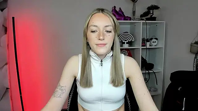 evelynblond - EvelynBlond's free webcam