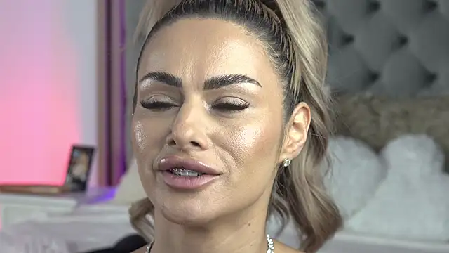 tiffanymaze - TiffanyMaze's free webcam