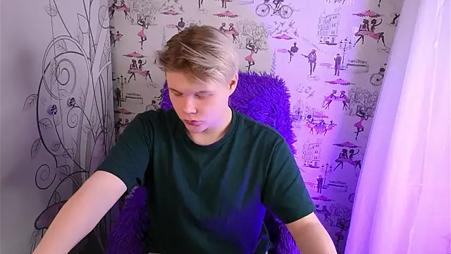 brian_mils (M twink) - Completely undress for 5 minutes