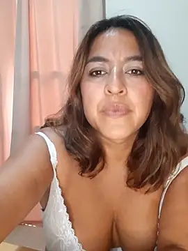 Webcam Model (Anro2)  is live.Free join now!