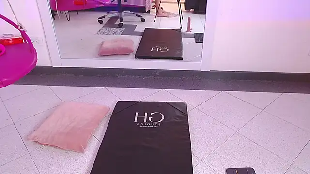 chloe014_ - Chloe014_'s free webcam - UK Sex Cams