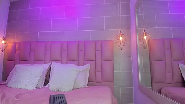 naomi-thompson - Naomi-Thompson's free webcam - UK Sex Cams