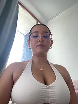 Webcam Model (kittysophie_)  is live.Free join now!