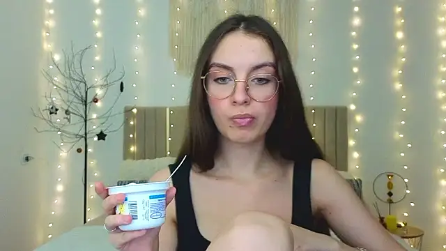 real_cutie1 - Real_cutie1's free webcam