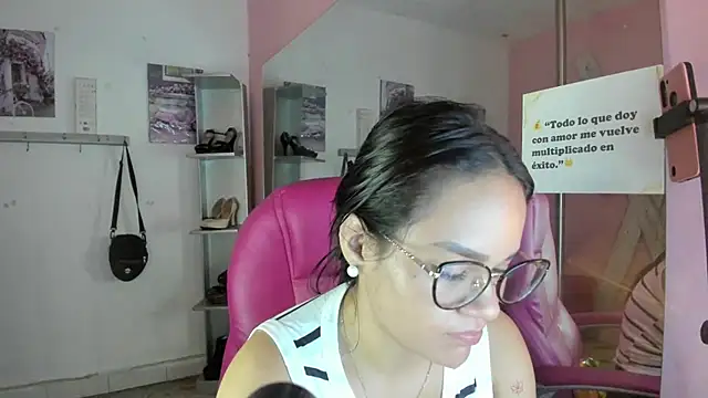 camila--rey - CAMILA--REY's free webcam