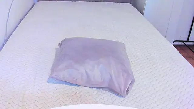 liloneforyou - Liloneforyou's free webcam