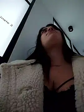 MissNyraSecret webcam