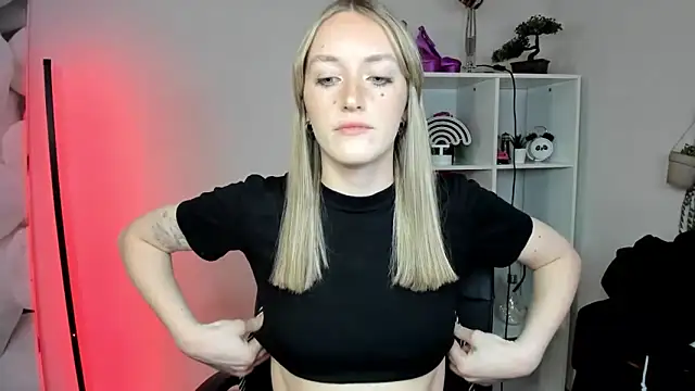 EvelynBlond webcam